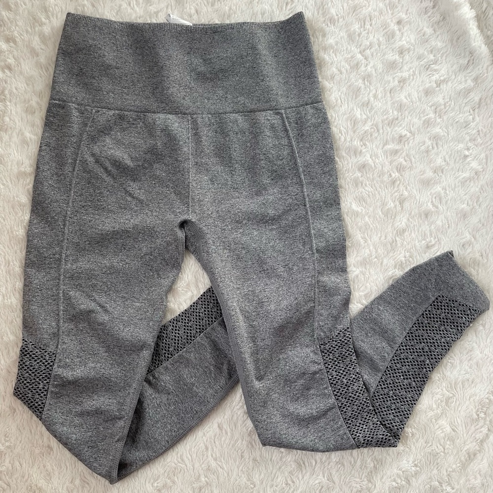 SOLD 🆕 Fabletics gym leggings